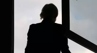 64-летняя женщина выпала из окна многоэтажки в центре Астаны