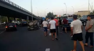 Audi перевернулась после крупного ДТП в Алматы