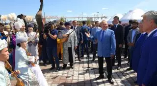 Назарбаев посетил международный турнир по жамбы ату