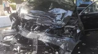 Жуткое ДТП с автобусом произошло в Алматы: Девушка на Mercedes вылетела на встречку