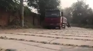 "Перестарались": 600 "лежачих полицейских" на километр дороги уложили рабочие в Китае