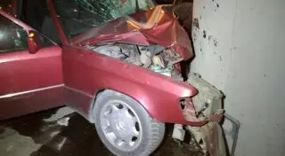 Mercedes въехал в опору моста в Алматы: Пострадали два парня и две девушки