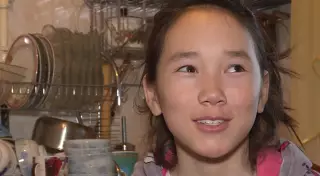 Девочку из Кыргызстана, которая в 13 лет содержала всю семью, номинировали на международную премию