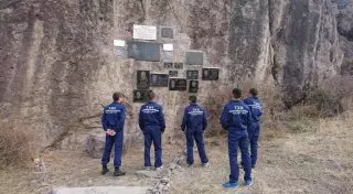 Мемориальную доску в честь погибшего спасателя ДЧС установили в Алматинской области