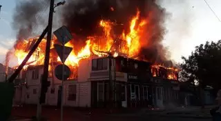 Крупный пожар в Алматы: горит комплекс с гостиницей и кафе