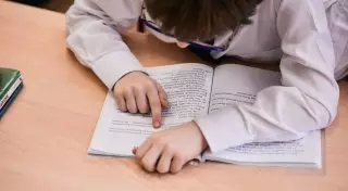 В МОН РК прокомментировали жалобы родителей из Уральска на учебники русского языка