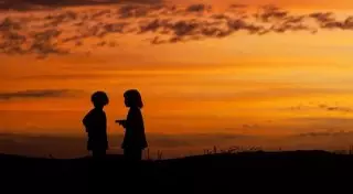 Поиски двух маленьких детей в Атырауской области: их обнаружили в 150 километрах от дома