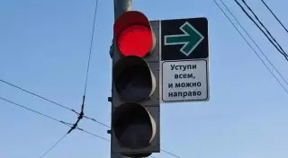 В Астане могут разрешить правый поворот на "красный"