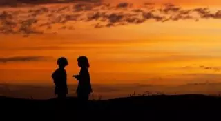 Увезшую 2-х маленьких детей женщину проверят врачи в Атырауской области