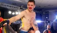 Зритель вышел на замену бойца MMA и "уложил" противника в первом раунде