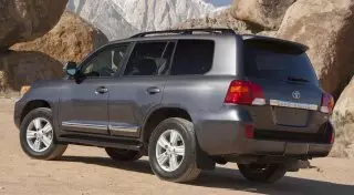 Угонщиков элитных внедорожников задержали в Алматы. В банде состояли 10 мужчин и 1 женщина