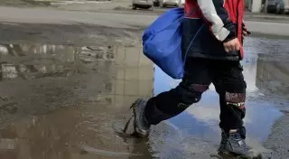 Двоих сбежавших из дома школьников нашли в Алматинской области