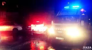 В Актау мать и дочь выпрыгнули с подушками с третьего этажа: "Явно от кого-то убегали"