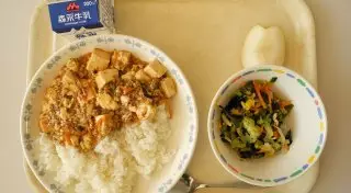 Школьница придумала приложение, которое дарит обеды детям из малообеспеченных семей