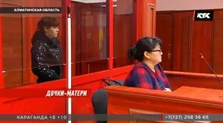 Швырявшая своего ребенка на пол мать умоляет оставить ей детей