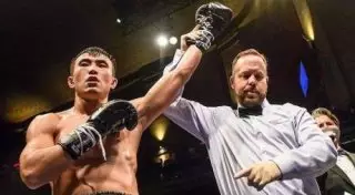 Еще один казахстанский боксер одержал победу нокаутом в Монреале