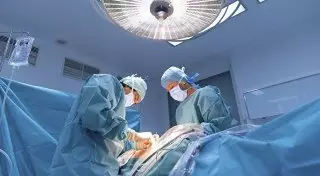 У китаянки в носу вырос зуб