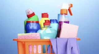 Разыскиваемый за двойное убийство мужчина продавал бытовую химию в ЮКО