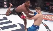 "Кандидат на нокаут года". Боец ММА выиграл невероятным ударом в прыжке