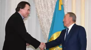 Нурсултан Назарбаев наградил Константина Эрнста