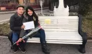 Мужчина посвятил возлюбленной скамейку в Астане