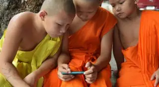 Почему детям нельзя играть с гаджетами в вечернее время