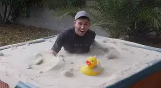 Бывший инженер NASA превратил песок в жидкость