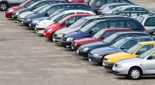 Страшная находка на парковке: Карагандинец пролежал в авто несколько дней