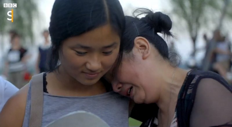 Кадр из документального фильма The secret note that led to my birth parents