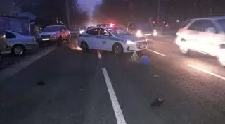 Автобус сбил сидящего на дороге мужчину в Алматы