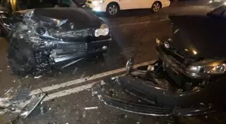 Девушка-водитель попала в больницу после лобового столкновения в Алматы