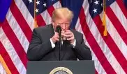 "Как ребенок". Пьющий воду Дональд Трамп "взорвал" Twitter
