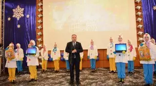 200 акмолинских детей получили новогодние подарки