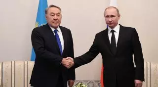 Назарбаев назвал Путина фаворитом на выборах в РФ