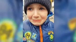 Видео со скучающим по учительнице первоклассником растрогало пользователей Сети