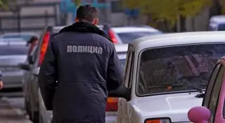 Полицейский потребовал деньги за возврат госномера в Астане