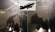 Пассажир выпрыгнул через аварийный люк на крыло самолета, не дождавшись высадки