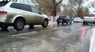 "Ледовый каток". Депутат предложил добавлять в асфальт резиновую крошку