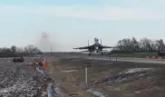 Три боевых самолета приземлились на шоссе в России
