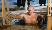 Появилось видео купания Путина в ледяной проруби