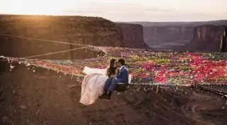 Свадебная церемония над каньоном в 122 метра