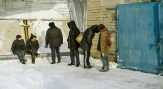 "Мы не можем дать им замерзнуть". Как спасают бездомных в Астане