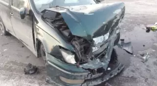 Пять человек попали в больницу после лобового столкновения в Алматы