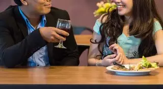 Алматинка осталась без 2 квартир после роковой встречи с альфонсом и полицейским