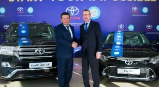 Toyota передала 8 автомобилей Национальному олимпийскому комитету