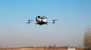 Китайский дрон-такси впервые прокатил пассажиров