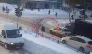 Водитель специально сбил поскользнувшуюся на переходе женщину