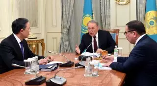 Назарбаев встретился с Абдрахмановым