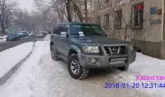 Nissan Patrol со снятым с учета в 2013 году номером припарковался на тротуаре в Алматы
