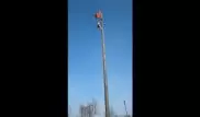 Мужчина сорвался с вершины столба на праздновании Масленицы
